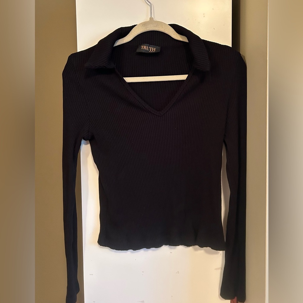 Truth Women's Black Ribbed Long Sleeve V-Neck Top
